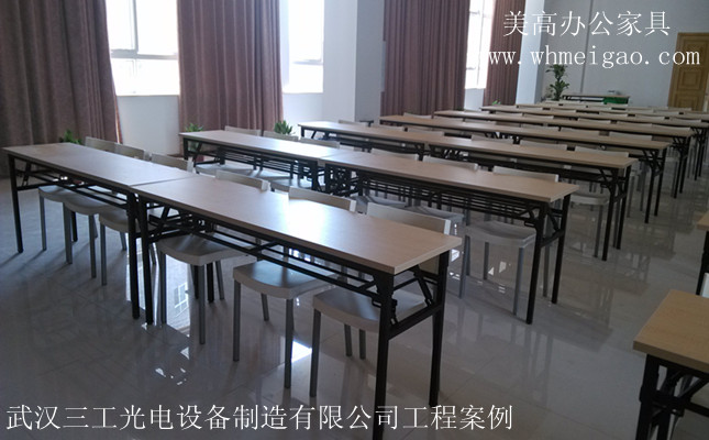武漢三工光電 采購美高培訓(xùn)桌椅