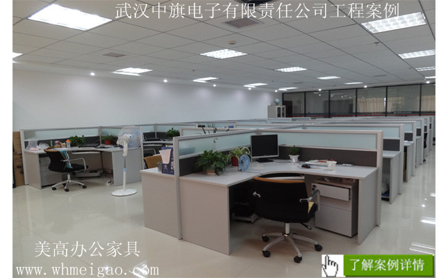 選擇4人組合辦公桌 案例為證