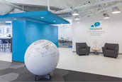 現代辦公家具打造IdeaPaint涂料公司創新辦公空間